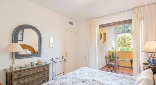 Los Pinos 3 Bedroom Apartment in Los Arqueros, Забронировать Апартаменты/квартира Отели Бенаавис с парковкой, Парковка