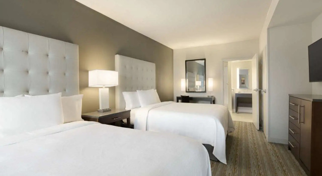 Люкс с 2 комнатами Embassy Suites by Hilton Greenville Downtown Riverplace