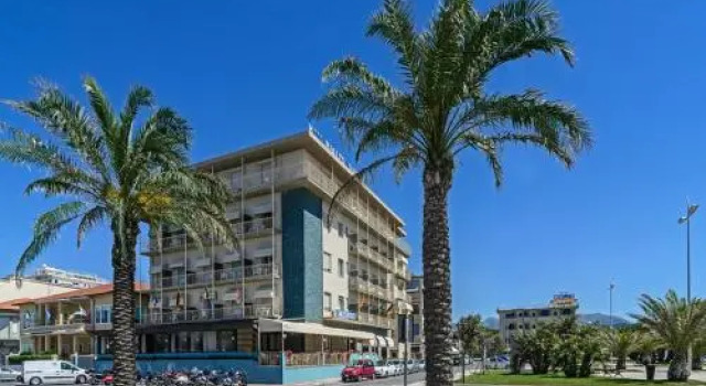 Hotel Rialto Suisse, Book Hotel Camaiore Versilia