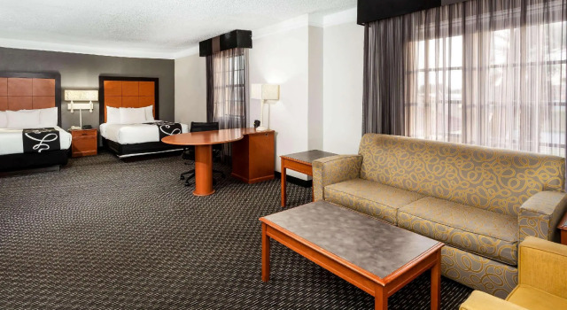 Четырёхместный номер Standard La Quinta Inn by Wyndham Laredo I-35