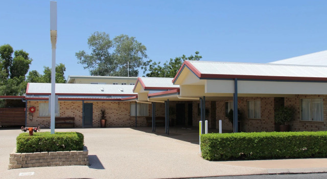 Midlander Motor Inn, Rezerwuj Hotel Emerald Queensland, w pobliżu Ogród botaniczny Emerald
