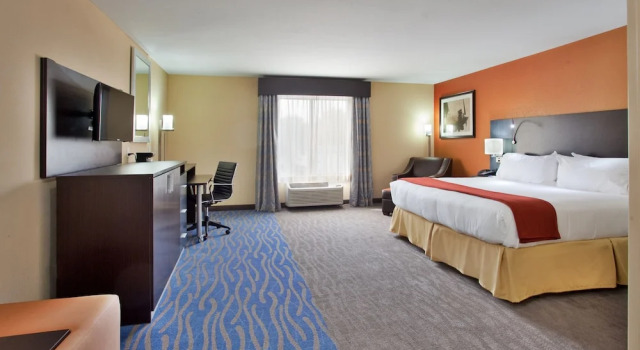 Люкс c 1 комнатой Holiday Inn Express & Suites St Louis Airport by IHG