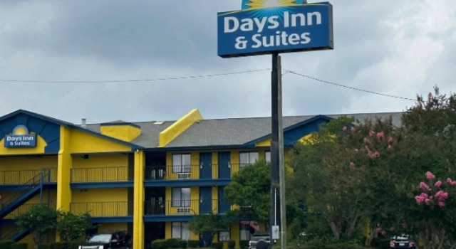 Days Inn & Suites by Wyndham Mobile, Prenota Hotel Hotel a Alabama con piscina, Piscina