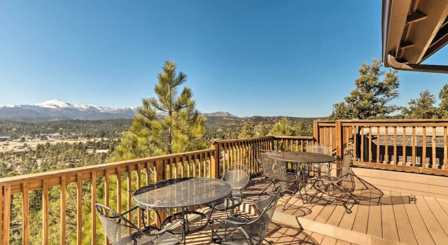 Коттедж с 4 комнатами с балконом Ruidoso Home w/ Hot Tub, Mtn Views & Game Room!