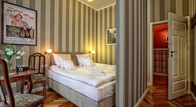 Stare Kino Cinema Residence, Забронировать Отель Средместье , рядом с Улица Петрковская