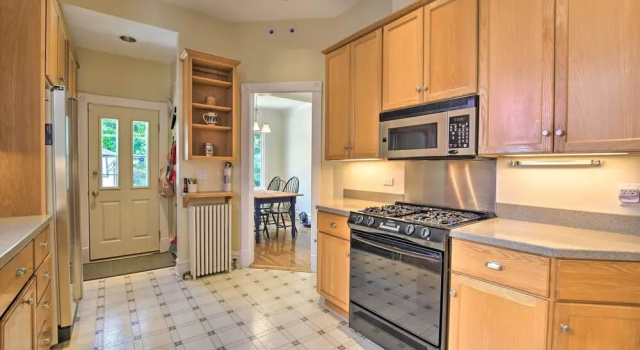 Коттедж с 4 комнатами Classic Oak Park Home, 11 Mi to Downtown Chicago!