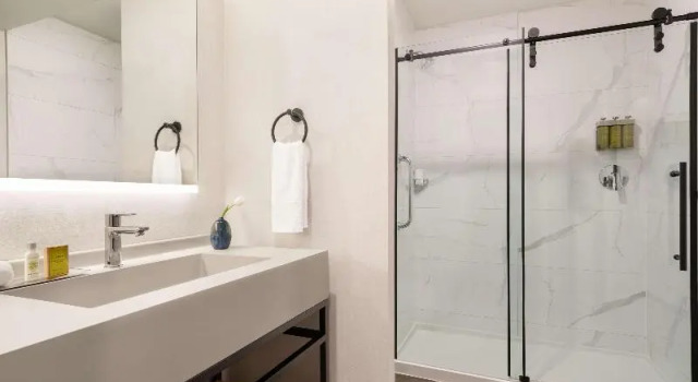Шестиместный номер Standard DoubleTree by Hilton San Francisco South Airport Blvd