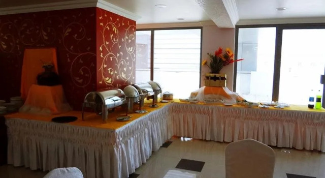 OYO 132 Al Reef Hotel, Rezerwuj Hotel Ḑibāb 