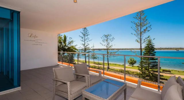 Апартаменты с 2 комнатами с видом на воду Silvershore Apartments on the Broadwater