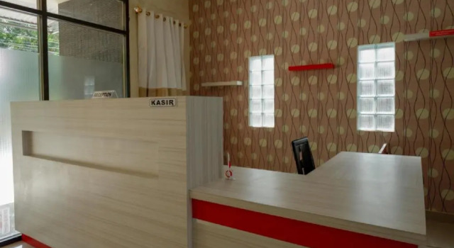 RedDoorz near Millenium Waterpark Palu