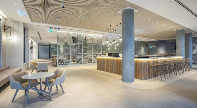 Holiday Inn Express & Suites Sunshine Coast, An Ihg Hotel, Book Hotel Hoteller i Maroochydore med pool, Swimmingpool