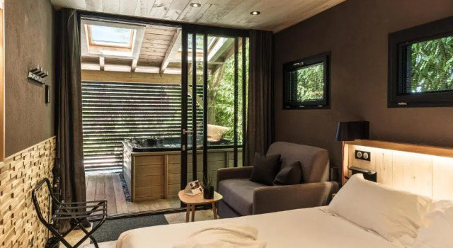 Двухместный номер Standard Le Domaine des Prés Verts Suites & Chambres avec Jacuzzi Privatif