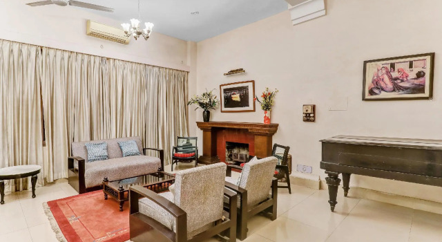 OYO 82551 Lukerganj Villa