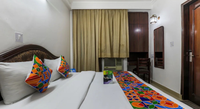 Номер Deluxe Via Hemkunt Mansion - Nr Noida Sector-15 Metro