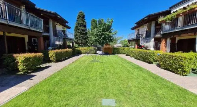 Residenza La Corte, Забронировать Отель Кастельнуово-дель-Гарда Garda Veneto, рядом с Парк развлечений «Гардаленд»