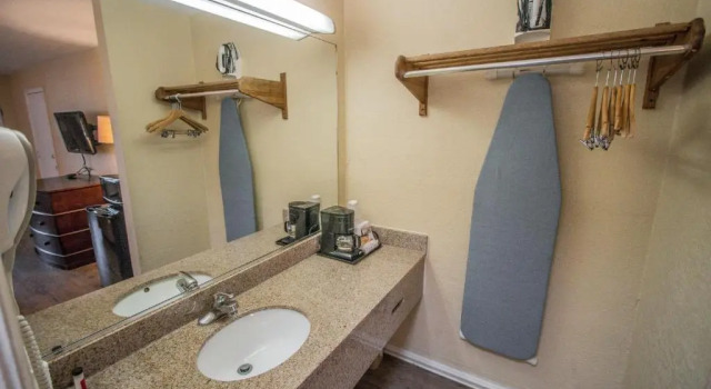 Номер Standard Days Inn by Wyndham Fort Walton Beach