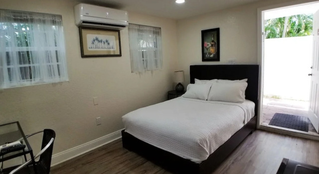 Las Olas Guesthouse at 15th Avenue, Забронировать Отель Отели Форт-Лодердейл 3 звезды, рядом с Stonewall National Museum &amp; Archives, 3*