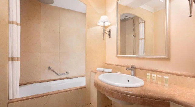 Двухместный номер Гостевой с балконом Courtyard by Marriott Rome Central Park