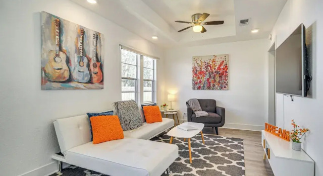 Коттедж Charming Gulf Coast Cottage - 1 Mile to the Coast!