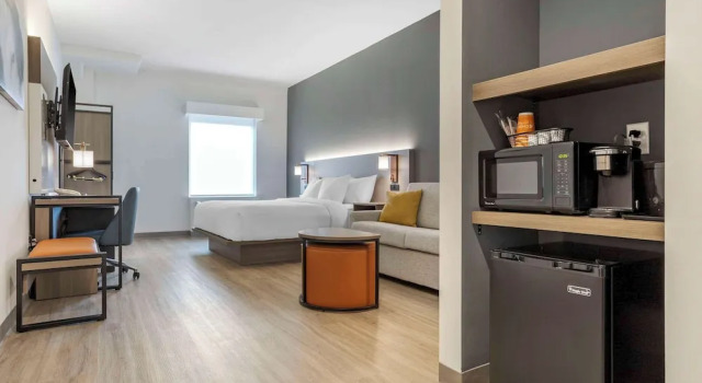 Двухместный люкс Accessible Comfort Inn & Suites Newark Liberty International Airport