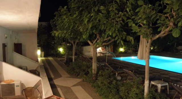 Четырёхместный номер Classic Inoe Boutique Hotel