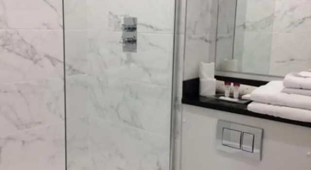 Standard- tredobbelt værelse Falls Hotel & Spa