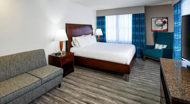 Двухместный люкс c 1 комнатой Hilton Garden Inn Omaha Downtown-Old Market Area