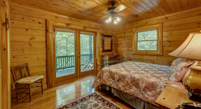 Bearway to Heaven by Escape to Blue Ridge, Book Hotel Hoteller i Necowa Cove med parkering, Parkering