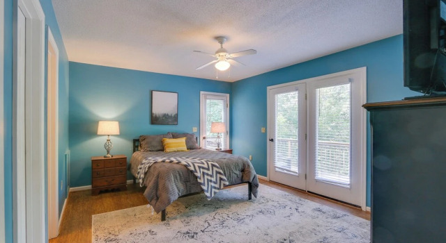 Spacious Mcgaheysville Home: Hot Tub & Pool Table!, Prenota Casa vacanze Hotel a Virginia con parcheggio, Parcheggio