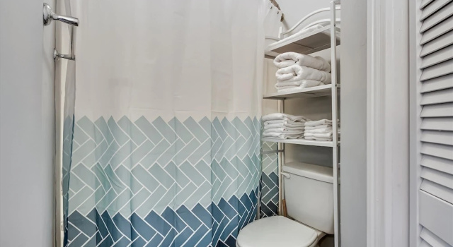 Студия Cozy Holiday Hideaway, Sleeps 4! Steps To The Beach! Renovated 2021 Condo by RedAwning