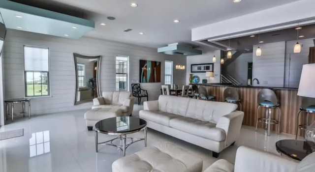 Bord du Mer 6 Bedroom Holiday Home by Five Star Properties, Book Feriehus Miramar Beach Emerald Coast