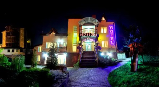 Red Stone, Prenota Hotel Truskavec' 