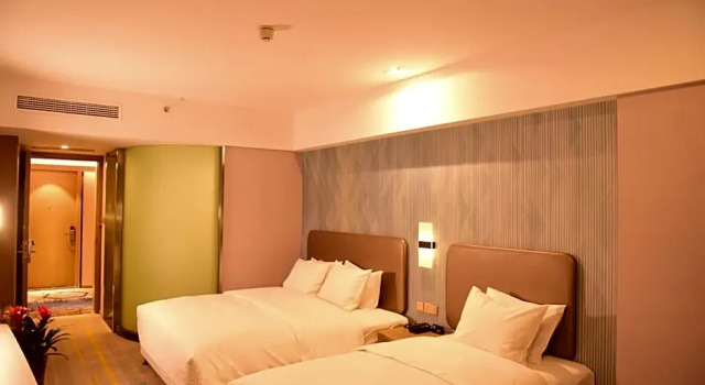 Семейный номер Standard Holiday Inn Express Lhasa Potala Square