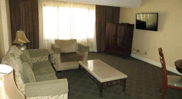 Люкс с 2 комнатами Jockey Club Suites