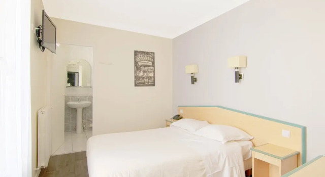 Номер Standard Hotel Briand devient Hotel IPL