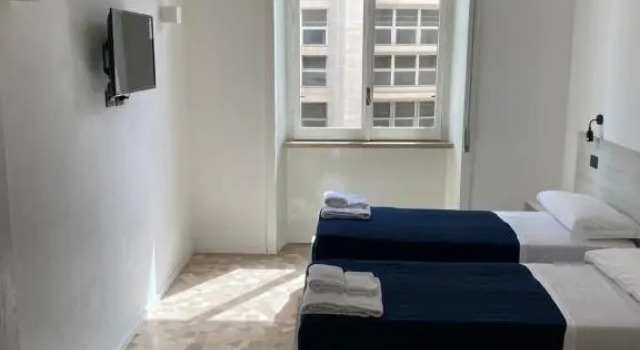 Hall inn B&B in Center, Забронировать Отель «постель и завтрак» Неаполь Кампания, рядом с Церковь Пио Монте делла Мизерикордия