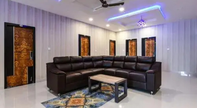 OYO 15957 Sr Grand, Varaa Hotelli Vijayawada 