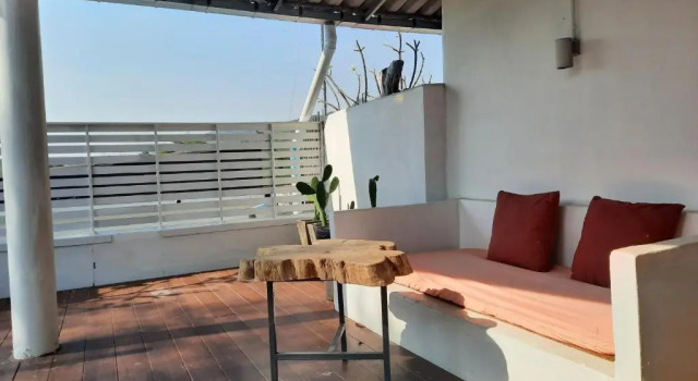 Студия с балконом Chasorn Riverside Resort