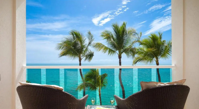 Номер Standard oceanfront Waves Resort & Spa, Barbados, An Autograph Collection All-Inclusive Resort