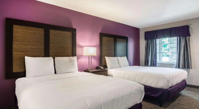 Четырёхместный номер Standard Econo Lodge Inn & Suites North Little Rock near Riverfront