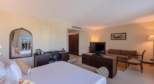 Полулюкс seafront Crowne Plaza Antalya by IHG