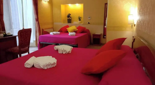 Четырёхместный номер Deluxe Hotel Amadeus