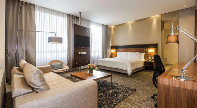 Двухместный полулюкс Deluxe DoubleTree by Hilton Bogota Parque 93