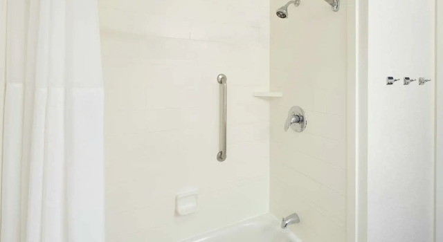 Четырёхместный номер Standard Hampton Inn & Suites Oahu Kapolei