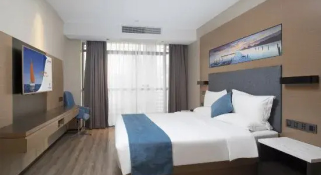 Трёхместный люкс Business c 1 комнатой Yeste Hotel