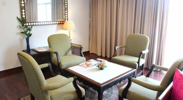 Апартаменты Samsen Suites Spacious 2BR Contemporary Thai Style