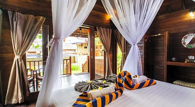 Бунгало с видом на море Villa Cahaya - Ocean, sunset and volcano views, an island hideout