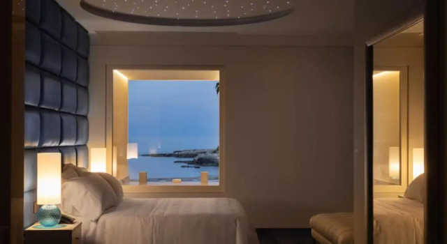Люкс с видом на море Grotta Palazzese Beach Hotel