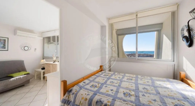 As21522 - P2 climatisé avec belle vue sur la Mer avec piscine et parking privé, Rezerwuj Apartament Hotele w Camargue z parkingiem, Parking