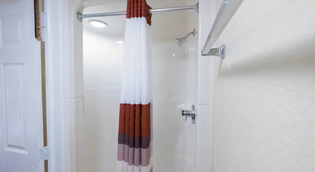 Четырёхместный номер Standard GreenTree Inn - IAH Airport JFK Blvd